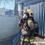 На Большой Горной в Саратове горит двухэтажный дом На Большой Горной в Саратове горит двухэтажный дом