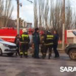 «Лада» задымилась после столкновения с «Нивой» на проспекте Строителей в Сратове «Лада» задымилась после столкновения с «Нивой» на проспекте Строителей в Сратове