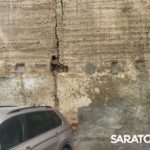 Жители многоэтажки в центре Саратова боятся за своих детей Жители многоэтажки в центре Саратова боятся за своих детей