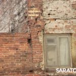 Жители многоэтажки в центре Саратова боятся за своих детей Жители многоэтажки в центре Саратова боятся за своих детей