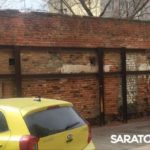 Жители многоэтажки в центре Саратова боятся за своих детей Жители многоэтажки в центре Саратова боятся за своих детей