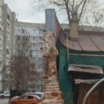 Угроза обрушения стены сохраняется, саратовцы бьют тревогу