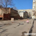 Угроза обрушения стены сохраняется, саратовцы бьют тревогу