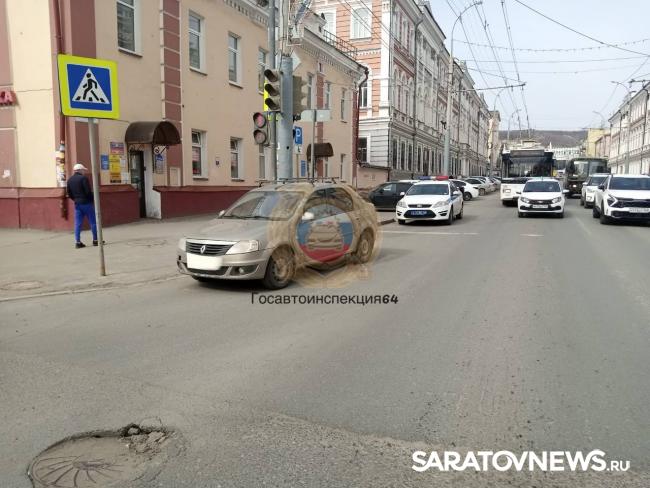 В квартале от железнодорожного вокзала Саратова иномарка сбила женщину В квартале от железнодорожного вокзала Саратова иномарка сбила женщину