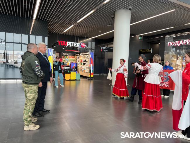 В Саратове с хлебом-солью встретили Почетного гражданина Байконура В Саратове с хлебом-солью встретили Почетного гражданина Байконура