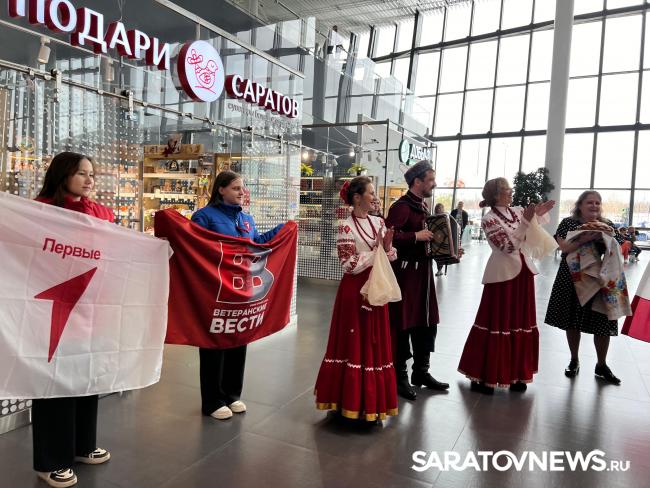 В Саратове с хлебом-солью встретили Почетного гражданина Байконура В Саратове с хлебом-солью встретили Почетного гражданина Байконура