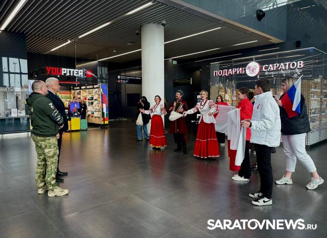 В Саратове с хлебом-солью встретили Почетного гражданина Байконура В Саратове с хлебом-солью встретили Почетного гражданина Байконура