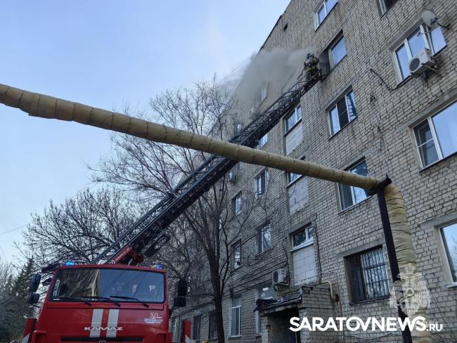 На Соколовогорской горит общежитие: эвакуировано 30 взрослых и 10 детей На Соколовогорской горит общежитие: эвакуировано 30 взрослых и 10 детей