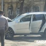 На Чернышевского Mercedes влетел в столб после столкновения с «Москвичом» На Чернышевского Mercedes влетел в столб после столкновения с «Москвичом»