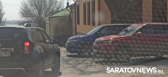 На Чернышевского Mercedes влетел в столб после столкновения с «Москвичом» На Чернышевского Mercedes влетел в столб после столкновения с «Москвичом»