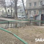 Две центральные улицы Саратова заливает водой Две центральные улицы Саратова заливает водой