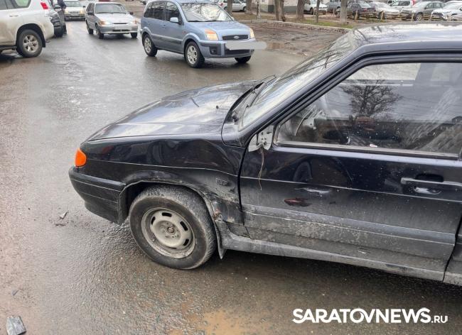 В Балакове «14-я» сбила скутериста В Балакове «14-я» сбила скутериста