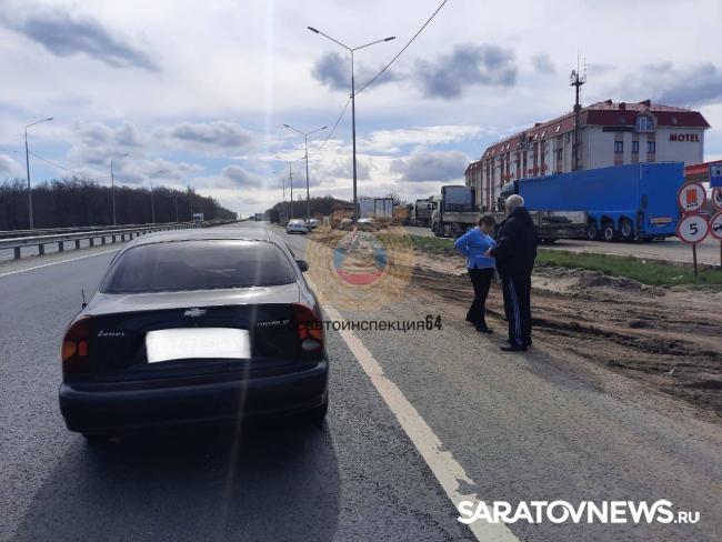 В Гагаринском районе Саратова мужчина пострадал в ДТП с грузовиком и легковушками