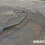 Вода из колодца несколько дней заливает 1-й Жилучасток в Саратове