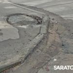Вода из колодца несколько дней заливает 1-й Жилучасток в Саратове