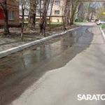 Вода из колодца несколько дней заливает 1-й Жилучасток в Саратове