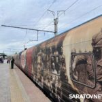 В Саратов прибыл «Поезд Победы» — первая в мире иммерсивная инсталляция, размещенная в движущемся составе поезда! В Саратов прибыл «Поезд Победы» — первая в мире иммерсивная инсталляция, размещенная в движущемся составе поезда!