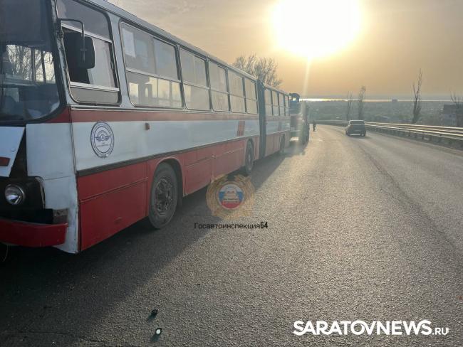 Пассажир «девятки» погиб в ДТП с дачным автобусом и «Грантой» в Саратове Пассажир «девятки» погиб в ДТП с дачным автобусом и «Грантой» в Саратове