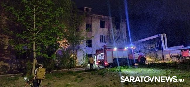 На 1-м Жилучастке Саратова снова горел расселенный дом На 1-м Жилучастке Саратова снова горел расселенный дом