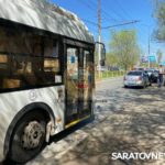 Автобус столкнулся с трактором в Ленинском районе Саратова