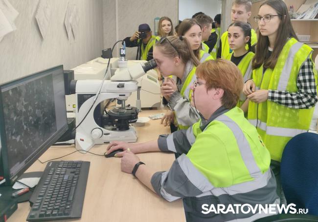 Саратовских студентов удивили одуванчики и масштаб производства цемента на Вольском заводе Саратовских студентов удивили одуванчики и масштаб производства цемента на Вольском заводе
