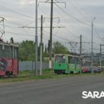В Саратове BMW вылетел на трамвайные пути и заблокировал движение трамваев