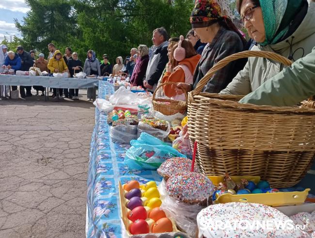 Жители Энгельса смогли в течение дня освятить куличи Жители Энгельса смогли в течение дня освятить куличи