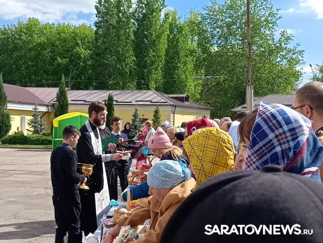 Жители Энгельса смогли в течение дня освятить куличи Жители Энгельса смогли в течение дня освятить куличи