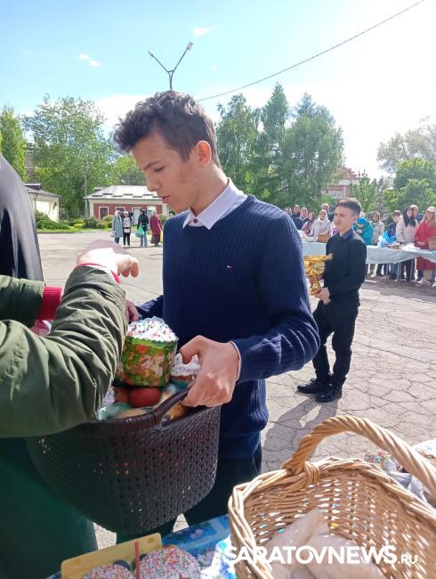 Жители Энгельса смогли в течение дня освятить куличи Жители Энгельса смогли в течение дня освятить куличи