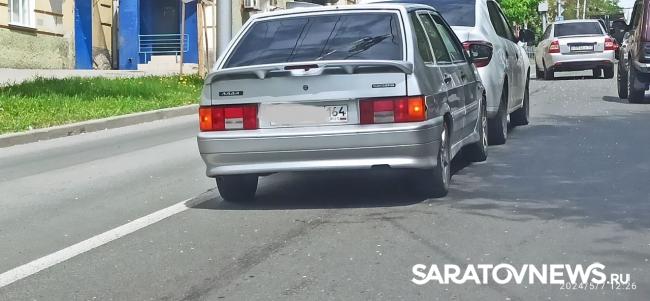 На Горького в Саратове собралась пробка из-за ДТП с «14-й» и «Волгой»