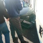 В центре Энгельса «Лада» протаранила автобус В центре Энгельса «Лада» протаранила автобус