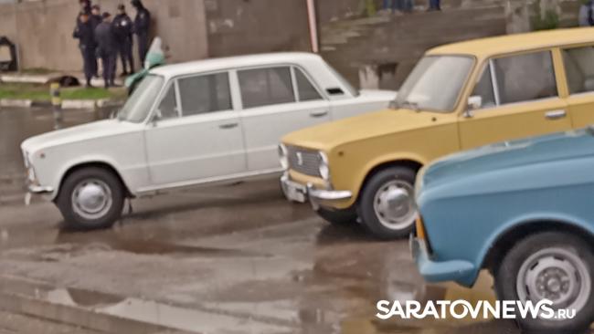 Дождь в Саратове не спугнул съемки сериала «Комбинация» Дождь в Саратове не спугнул съемки сериала «Комбинация»