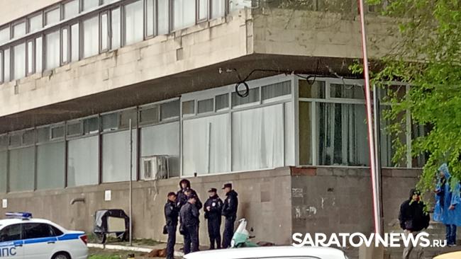 Дождь в Саратове не спугнул съемки сериала «Комбинация» Дождь в Саратове не спугнул съемки сериала «Комбинация»