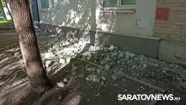Часть дома обвалилась в Заводском районе Саратова Часть дома обвалилась в Заводском районе Саратова