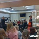 В Ночь музеев саратовцы смотрели в телескоп, играли на волынке и рисовали песком