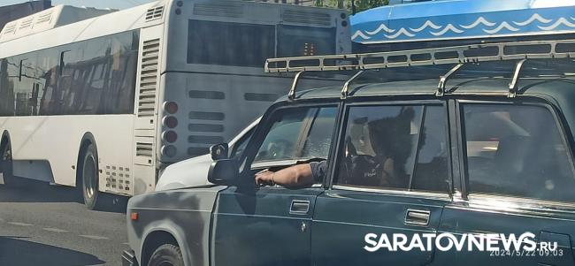 Автобус и троллейбус столкнулись на Шехурдина в Саратове Автобус и троллейбус столкнулись на Шехурдина в Саратове