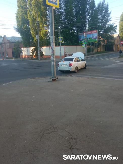 В Саратове автомобилист с собачкой попал в аварию В Саратове автомобилист с собачкой попал в аварию