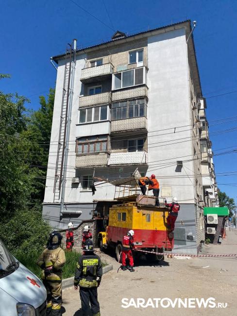 На Чернышевского в Саратове обрушились перила балкона На Чернышевского в Саратове обрушились перила балкона