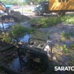 У администрации Заводского района Саратова хлещет вода У администрации Заводского района Саратова хлещет вода