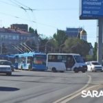 Троллейбус и маршрутка устроили транспортный коллапс на 3-й Дачной в Саратове