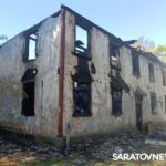 В Балакове сгорел очередной расселенный дом