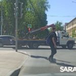 В Саратове эвакуатор попал в аварию с иномаркой