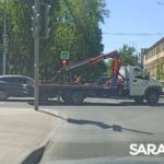 В Саратове эвакуатор попал в аварию с иномаркой