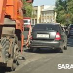 Поливальная машина попала в ДТП с иномаркой в Заводском районе Саратова
