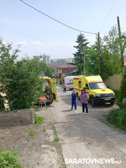 Медики скорой помощи вынесли с Кумысной поляны пациента с инсультом Медики скорой помощи вынесли с Кумысной поляны пациента с инсультом