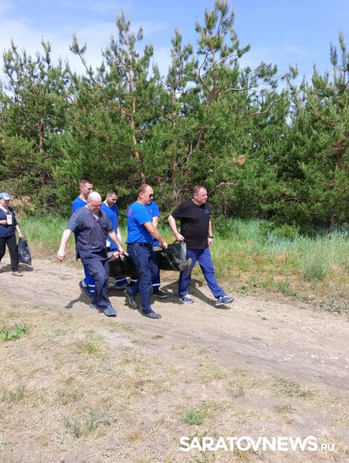 Медики скорой помощи вынесли с Кумысной поляны пациента с инсультом Медики скорой помощи вынесли с Кумысной поляны пациента с инсультом