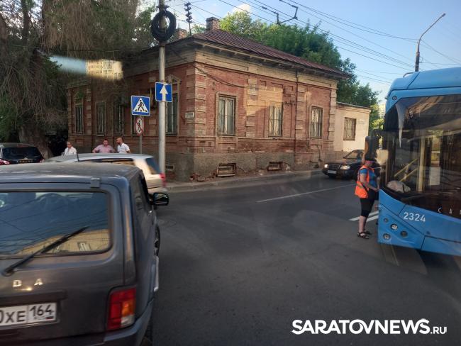 На выезде из Саратова произошло тройное ДТП На выезде из Саратова произошло тройное ДТП