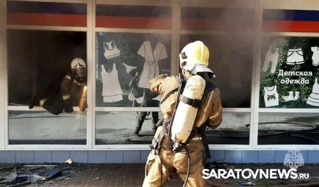 В Балакове горел магазин в пятиэтажке: эвакуировали 28 жильцов В Балакове горел магазин в пятиэтажке: эвакуировали 28 жильцов