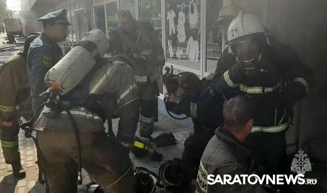 В Балакове горел магазин в пятиэтажке: эвакуировали 28 жильцов В Балакове горел магазин в пятиэтажке: эвакуировали 28 жильцов