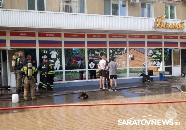 В Балакове горел магазин в пятиэтажке: эвакуировали 28 жильцов В Балакове горел магазин в пятиэтажке: эвакуировали 28 жильцов